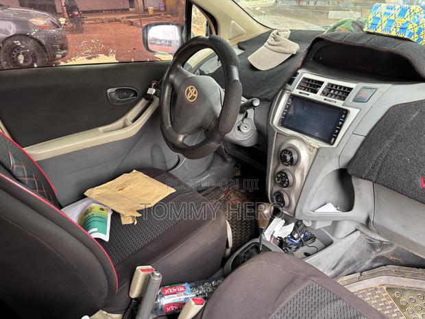 Toyota Vitz 2010 Blue