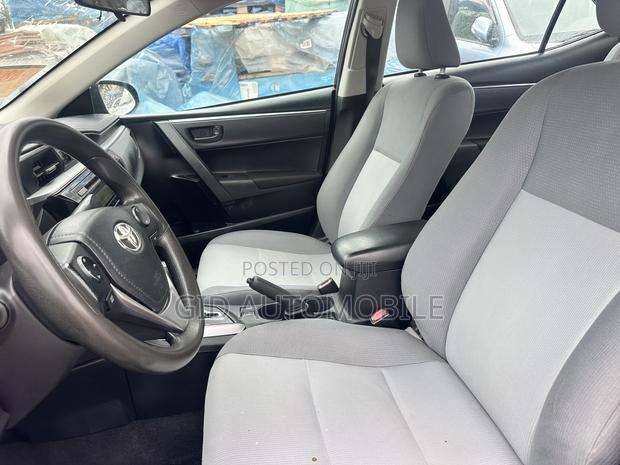 Toyota Corolla LE 4dr Sedan (1.8L 4cyl CVT) 2015 Black