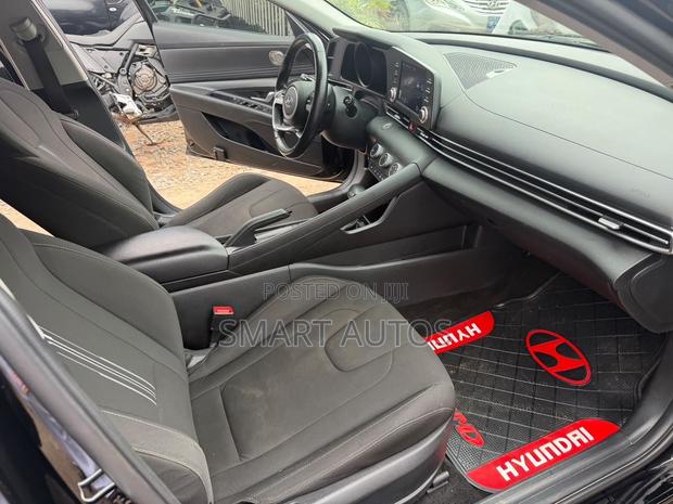 Hyundai Elantra SE 2021 Black