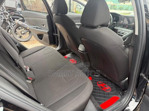 Hyundai Elantra SE 2021 Black