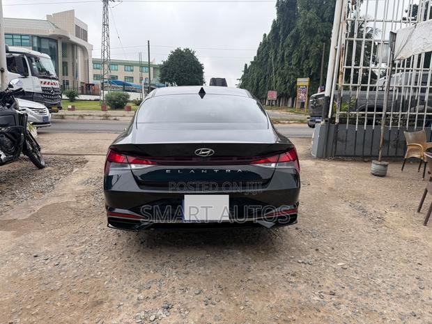 Hyundai Elantra SE 2021 Black