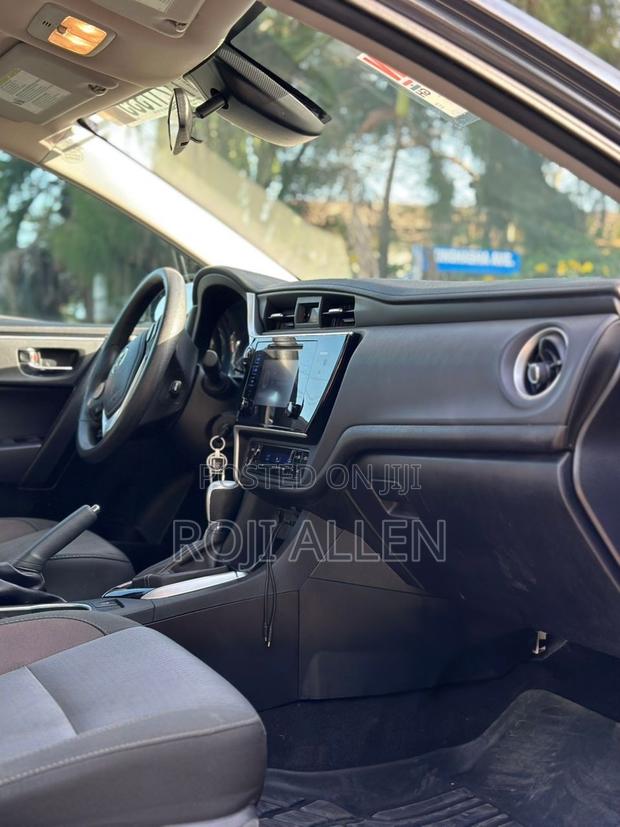 Toyota Corolla LE 4dr Sedan (1.8L 4cyl CVT) 2017 Gray