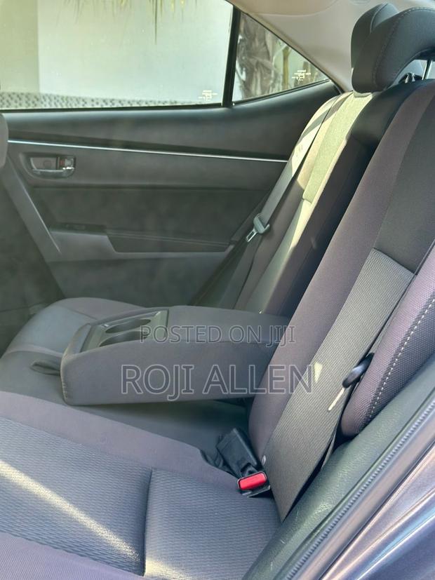 Toyota Corolla LE 4dr Sedan (1.8L 4cyl CVT) 2017 Gray