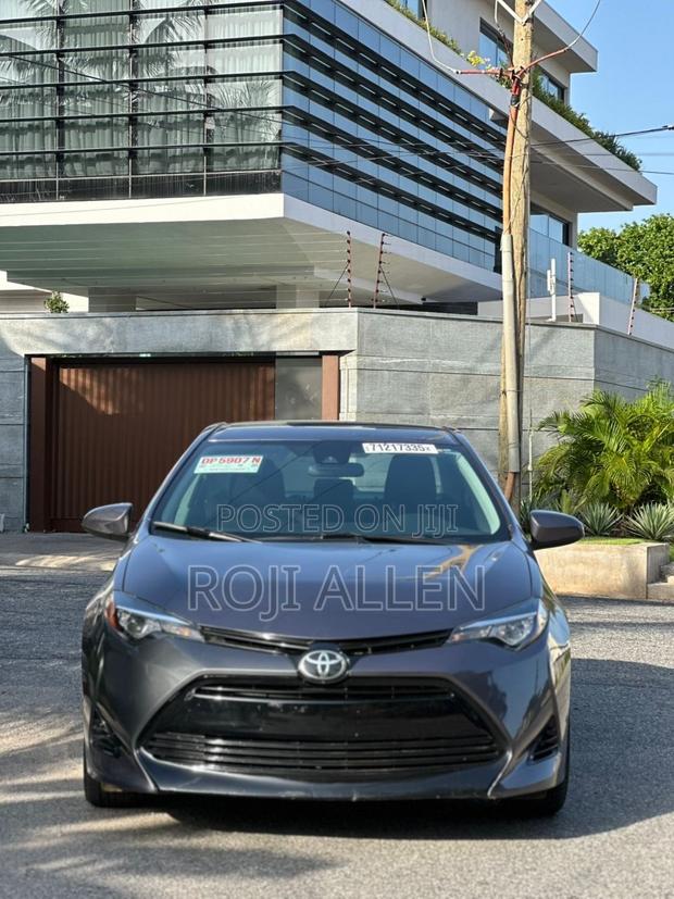 Toyota Corolla LE 4dr Sedan (1.8L 4cyl CVT) 2017 Gray