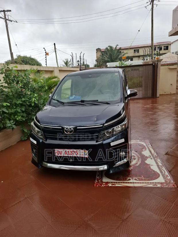 Toyota Voxy 2014 Blue