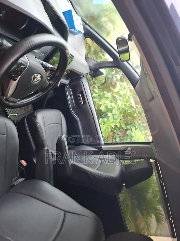 Toyota Voxy 2014 Blue