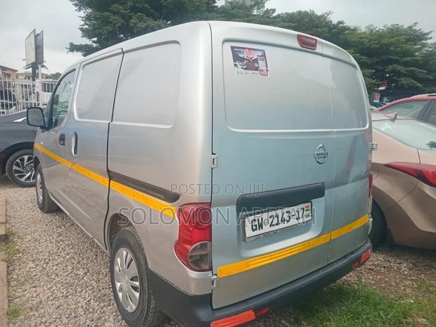 Nissan Caravan 2016 Silver