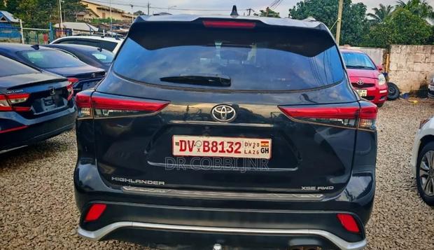 Toyota Highlander 2022 Blue