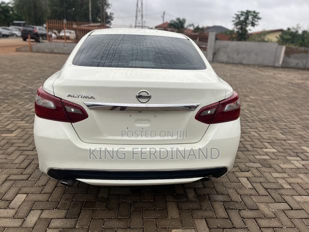 Nissan Altima 2.5 SV 2018 White