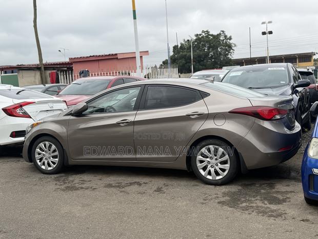 Hyundai Elantra 2016 Gold