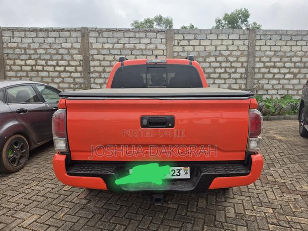 Toyota Tacoma 2020 Orange