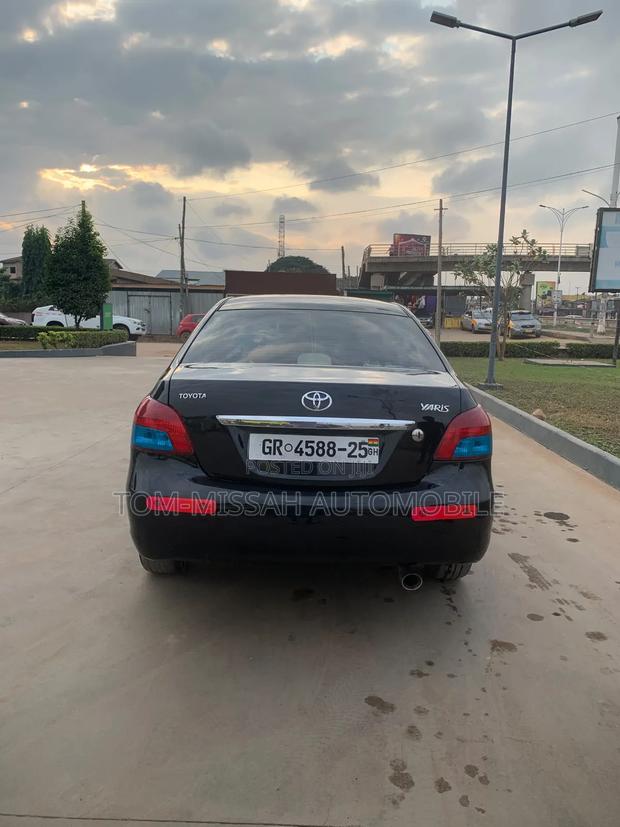 Toyota Yaris 2010 Black