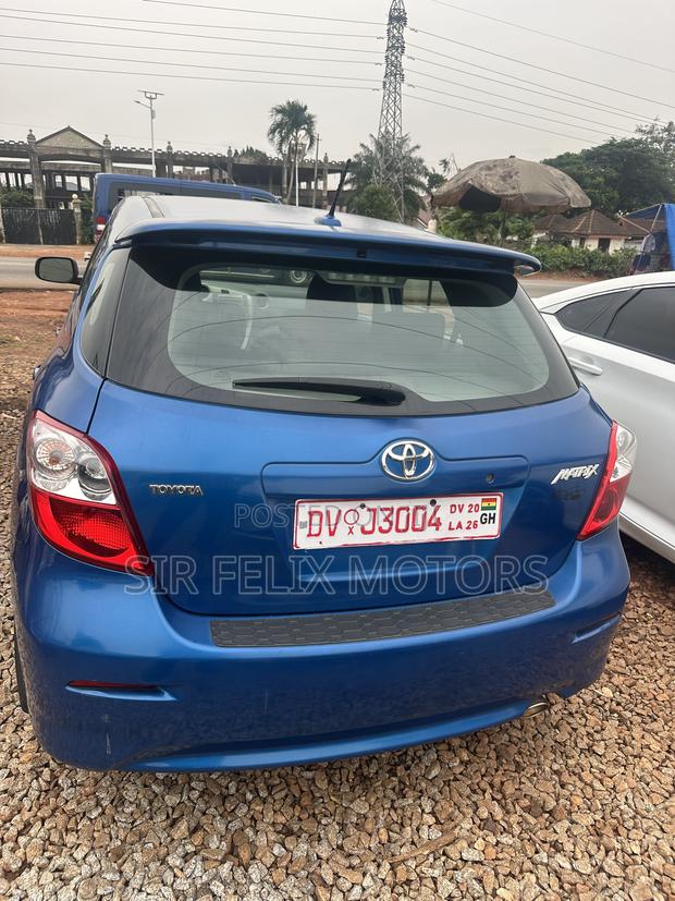Toyota Matrix L Hatchback FWD (1.8L 4cyl 5M) 2011 Blue