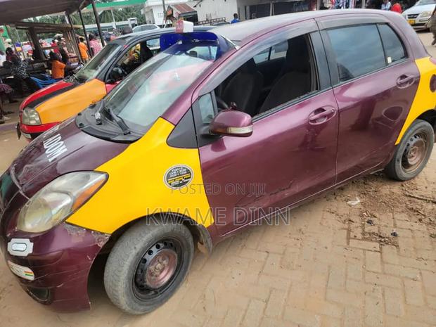 Toyota Vitz 2010 Red