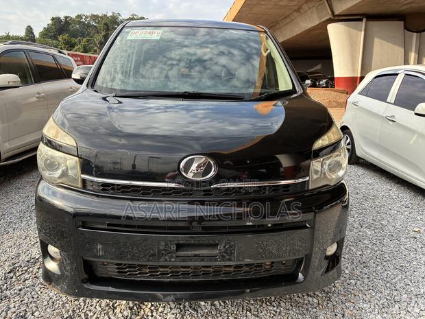 Toyota Voxy 2012 Black