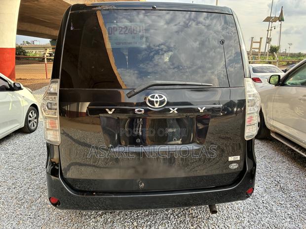 Toyota Voxy 2012 Black