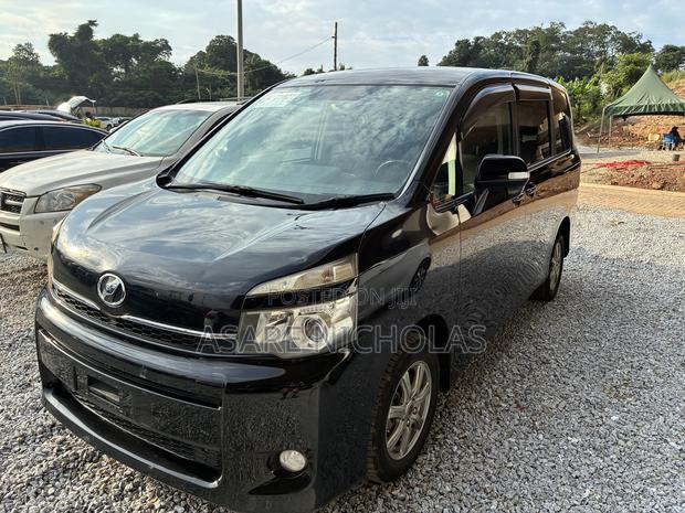 Toyota Voxy 2012 Black