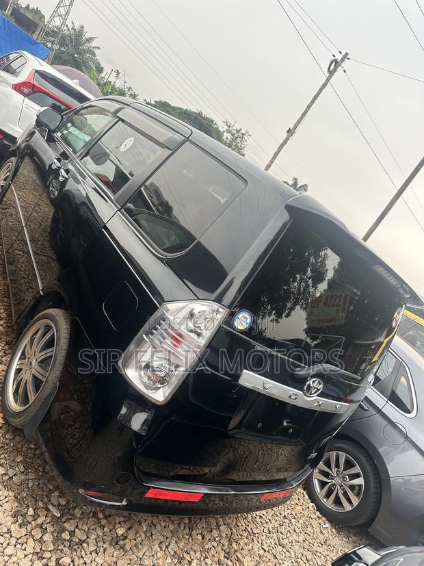 Toyota Voxy X L Edition 2WD 8-Seater 2013 Black
