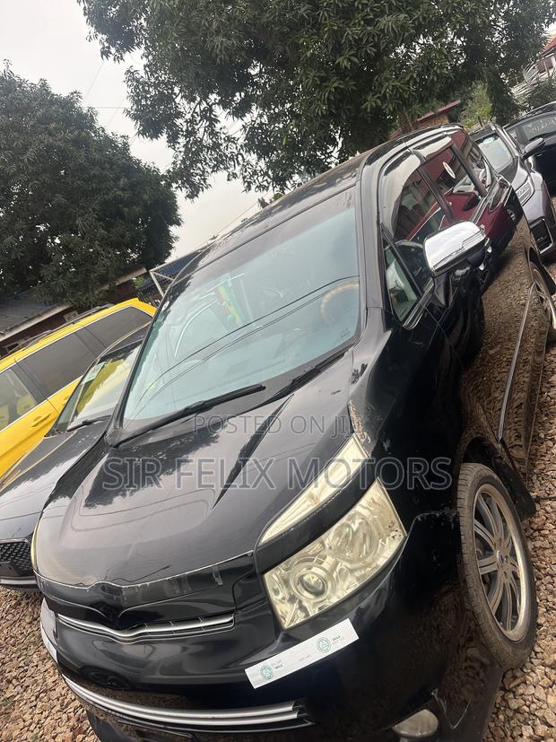 Toyota Voxy X L Edition 2WD 8-Seater 2013 Black