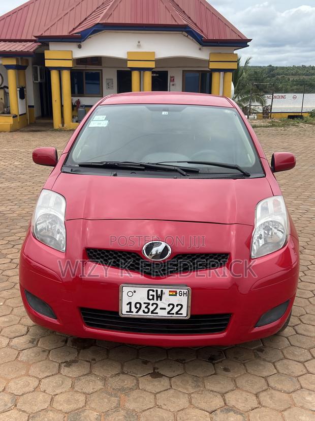 Toyota Vitz 1.5 FWD 5dr 2010 Red