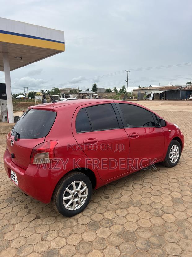 Toyota Vitz 1.5 FWD 5dr 2010 Red