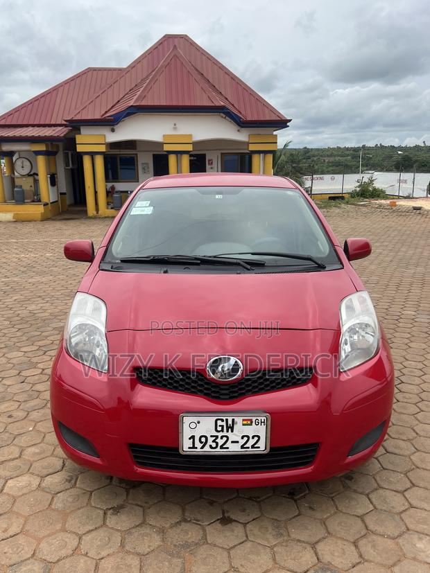 Toyota Vitz 1.5 FWD 5dr 2010 Red