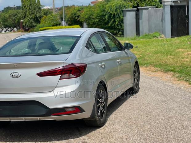 Hyundai Elantra SEL 2019 Silver