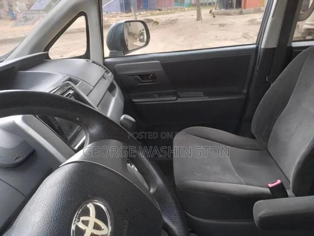 Toyota Voxy 2012 Black