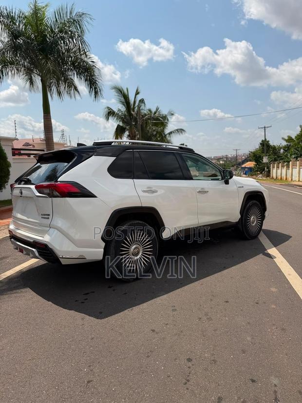 Toyota RAV4 XLE AWD 2019 White