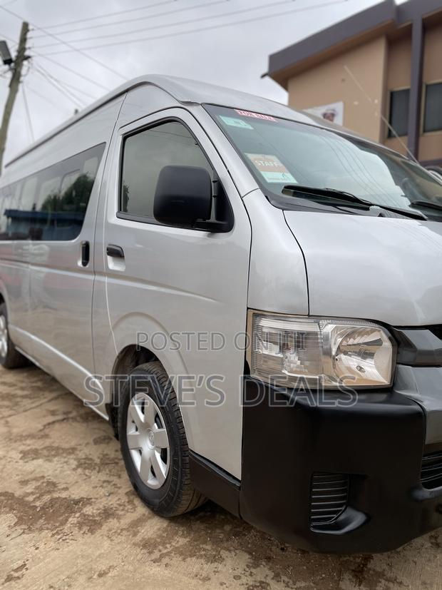 Toyota Grand HiAce 2002 Silver