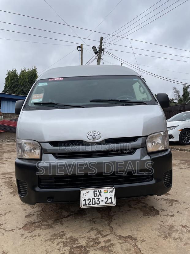 Toyota Grand HiAce 2002 Silver