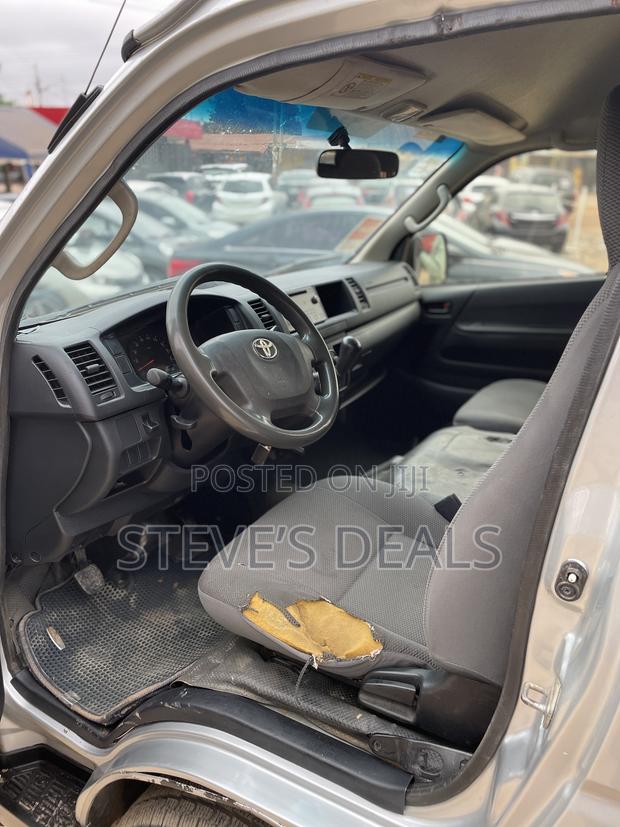 Toyota Grand HiAce 2002 Silver