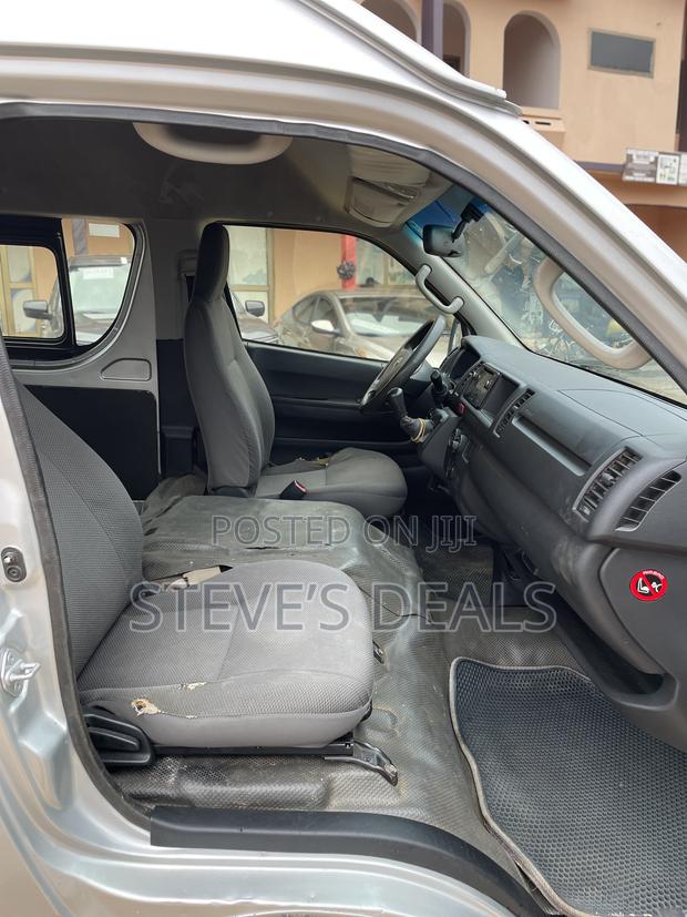 Toyota Grand HiAce 2002 Silver