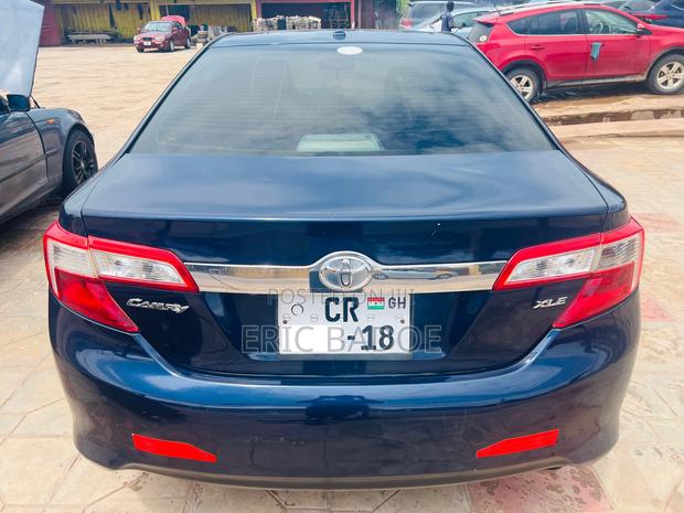 Toyota Camry XLE 4dr Sedan w/Prod. End 11/13 (2.5L 4cyl 6A) 2014 Blue
