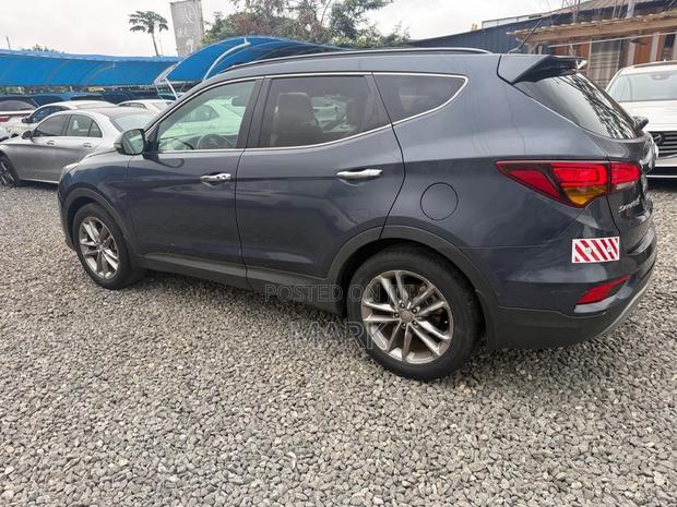 Hyundai Santa Fe 2017 Blue