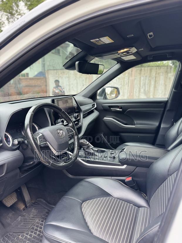 Toyota Highlander XSE AWD 2023 White
