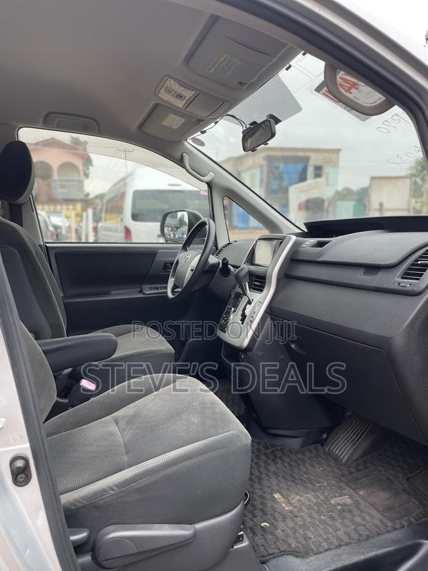 Toyota Voxy 2012 Silver