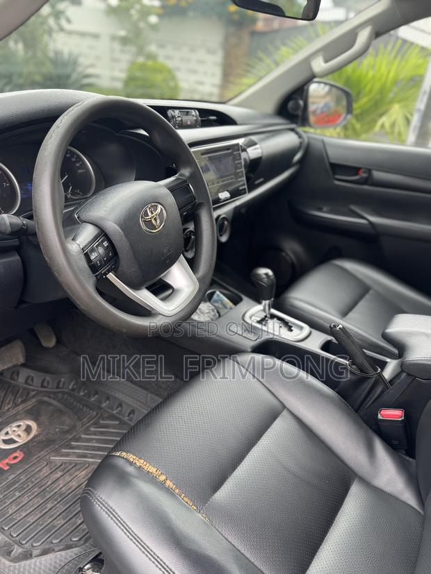 Toyota Hilux Revo Double Cab Petrol 2.7 AWD 2016 Gray