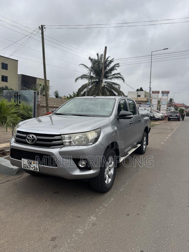 Toyota Hilux Revo Double Cab Petrol 2.7 AWD 2016 Gray