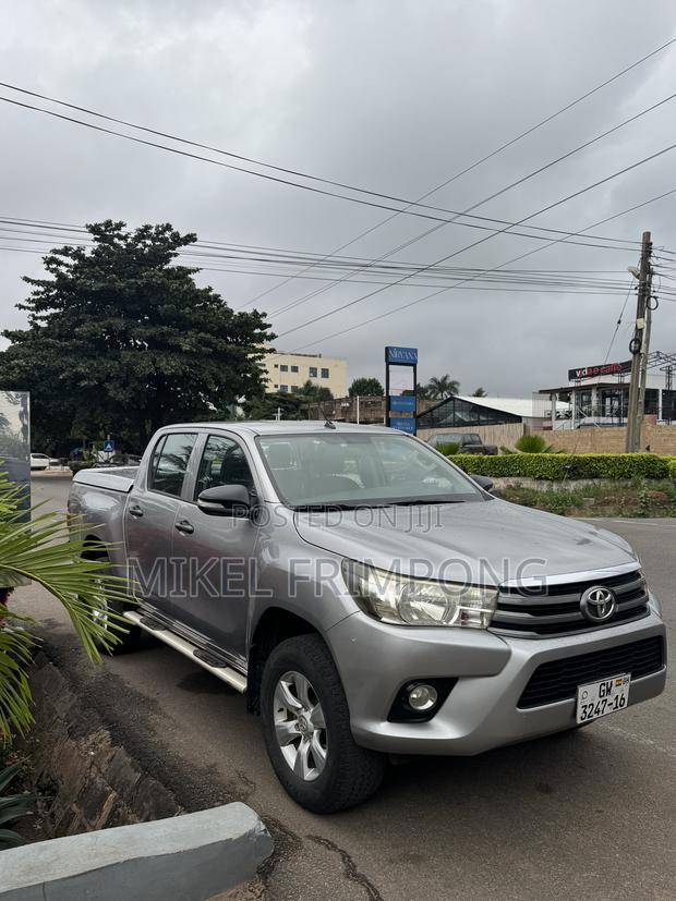 Toyota Hilux Revo Double Cab Petrol 2.7 AWD 2016 Gray