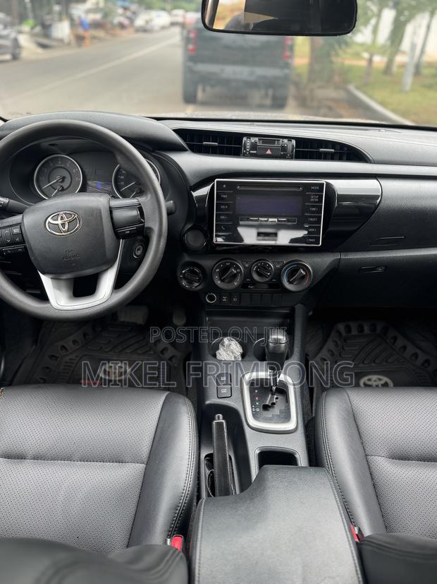 Toyota Hilux Revo Double Cab Petrol 2.7 AWD 2016 Gray