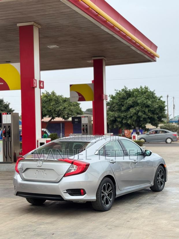 Honda Civic LX Sedan 2018 Silver