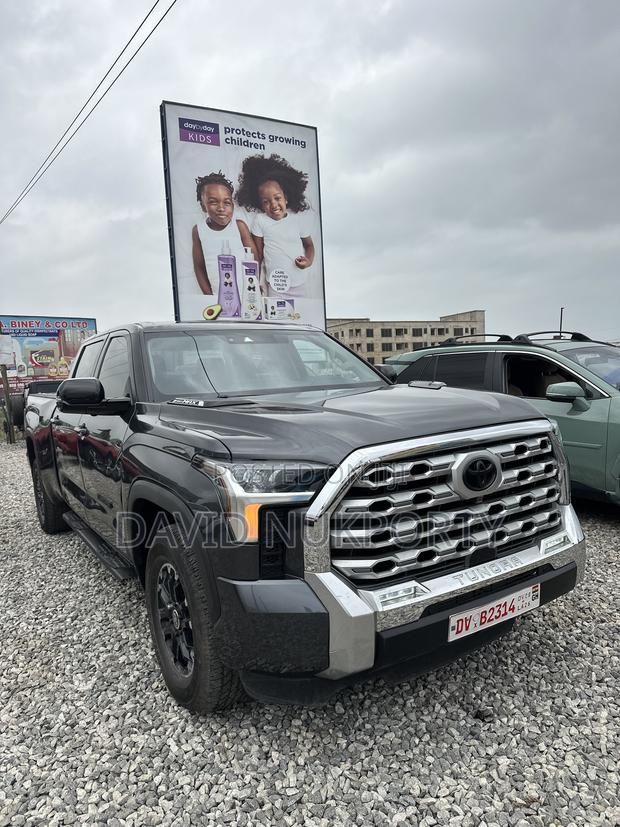 Toyota Tundra Hybrid 2024 Gray
