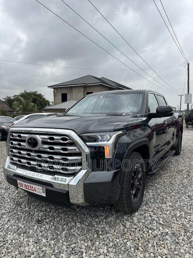 Toyota Tundra Hybrid 2024 Gray