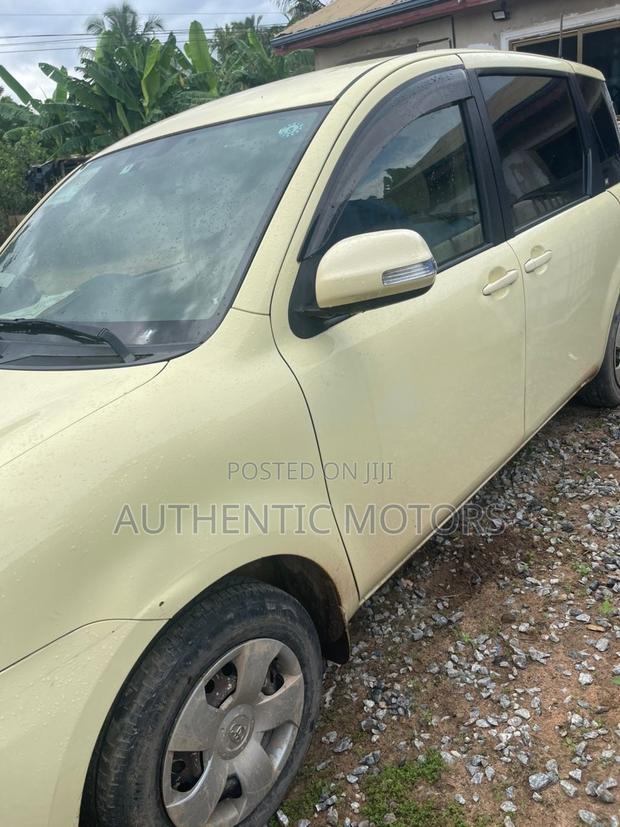 Toyota Sienta 1.5 AWD 2012 Yellow