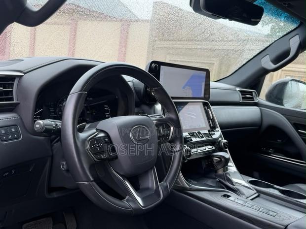 Lexus LX 600 2024 Black