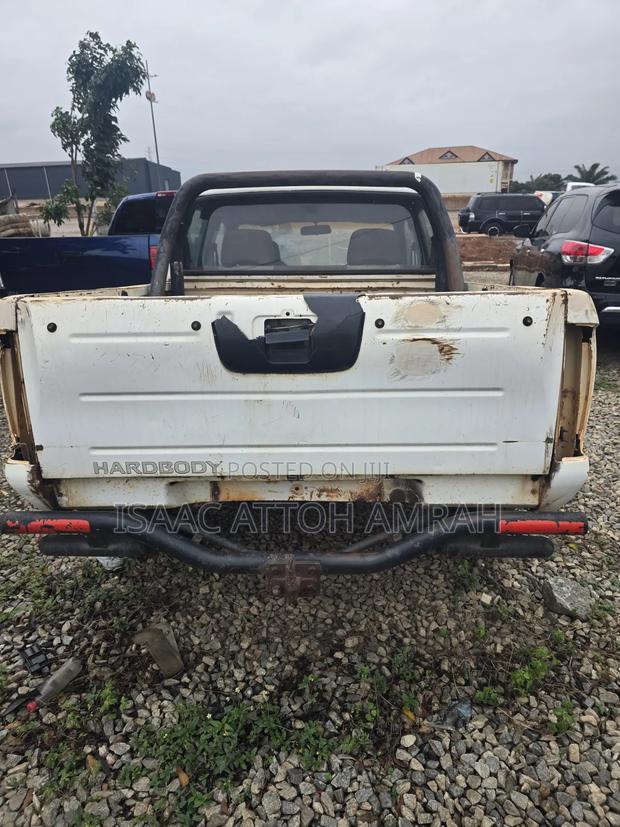 Nissan Hardbody 2014 White