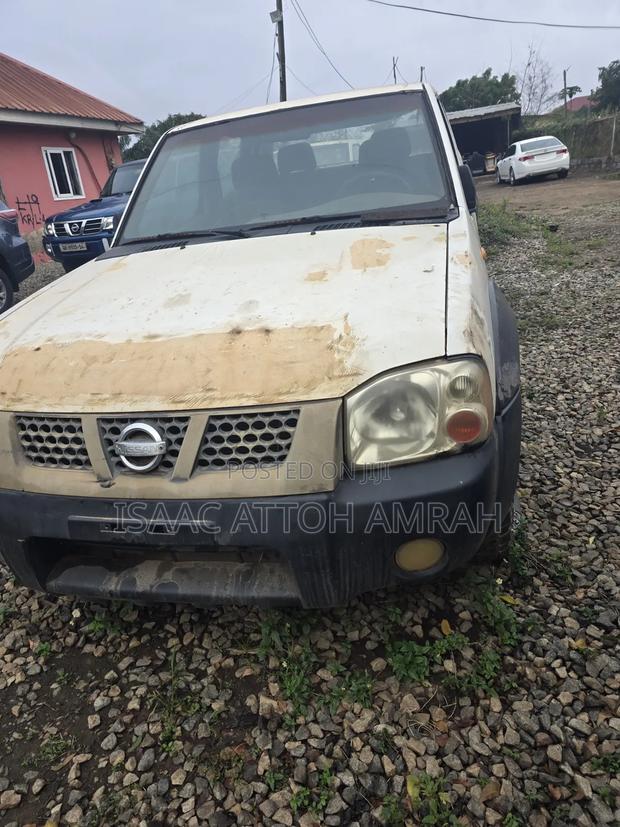 Nissan Hardbody 2014 White
