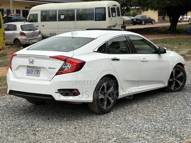 Honda Civic Touring 4dr Sedan (1.5L 4cyl) 2017 White