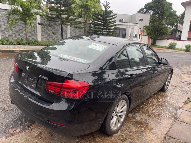 BMW 320i Sedan RWD 2017 Black